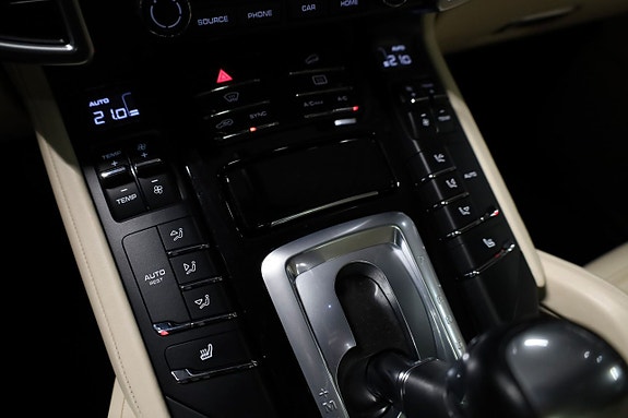 Porsche Cayenne S 15 of 19