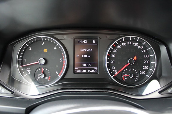 Volkswagen Amarok 21 of 23