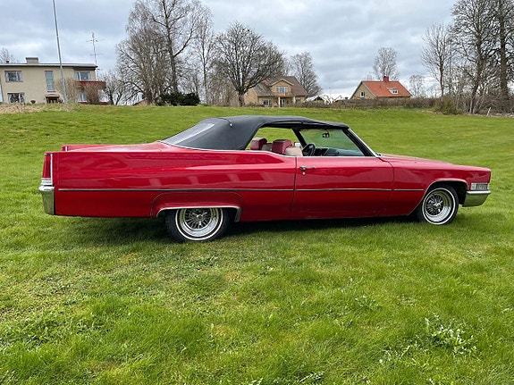 Cadillac Deville 3 of 13