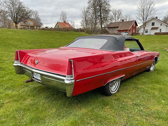 Cadillac Deville 5 of 13