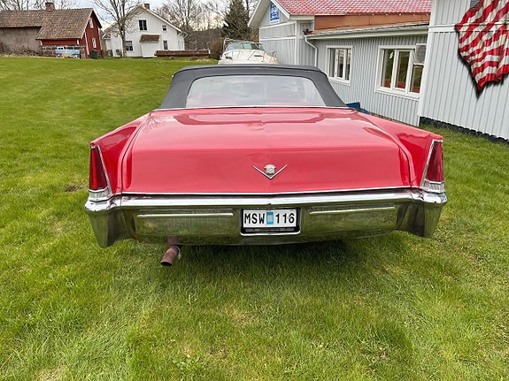 Cadillac Deville 4 of 13