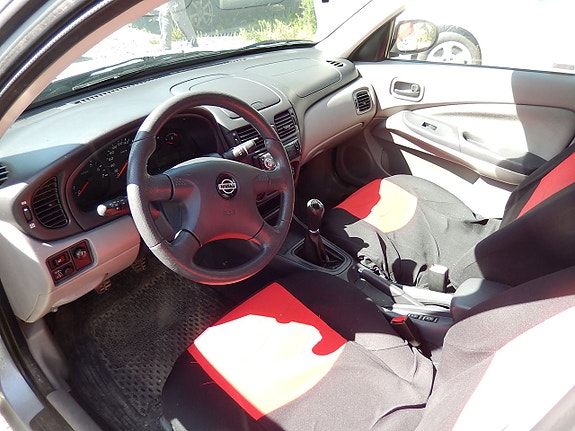 Nissan Almera 3 of 5