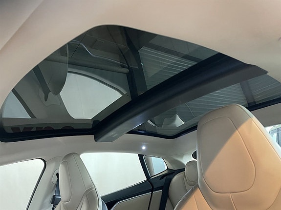 Tesla Model S 11 of 17