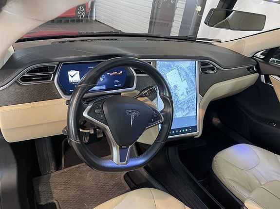 Tesla Model S 8 of 17