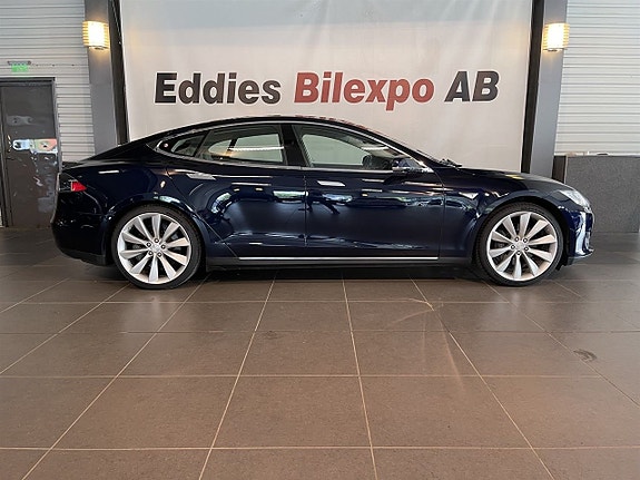 Tesla Model S 4 of 17