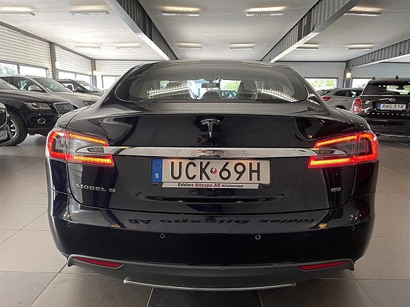 Tesla Model S 5 of 17