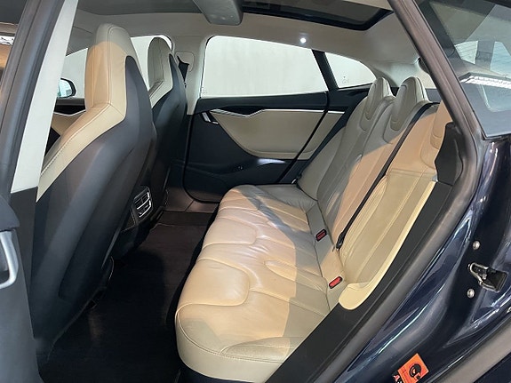 Tesla Model S 10 of 17