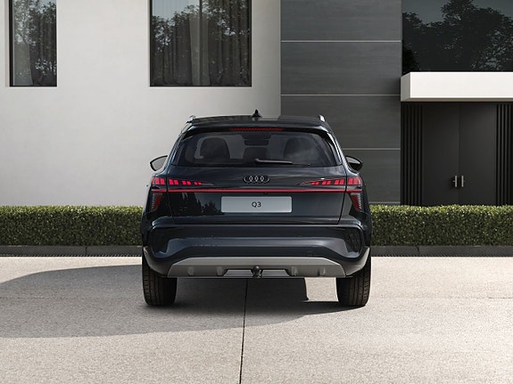 Audi Q3 4 of 5