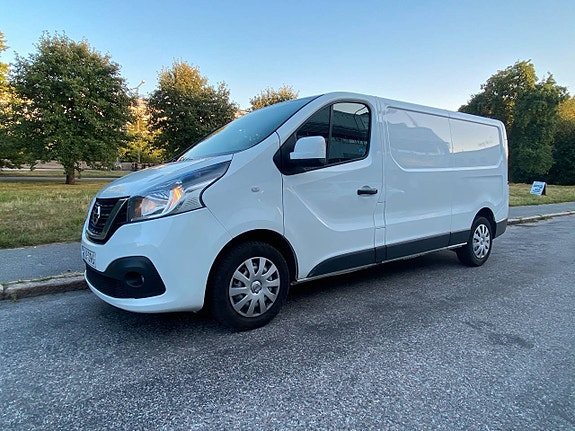 Nissan NV300 12 of 21