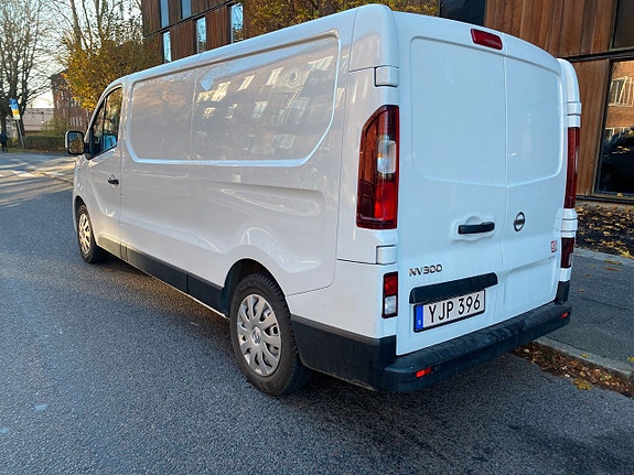 Nissan NV300 3 of 21