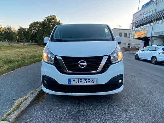 Nissan NV300 11 of 21