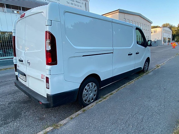 Nissan NV300 15 of 21