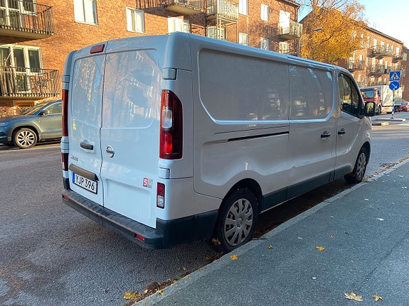 Nissan NV300 5 of 21