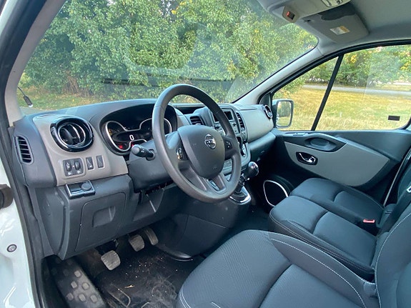 Nissan NV300 18 of 21