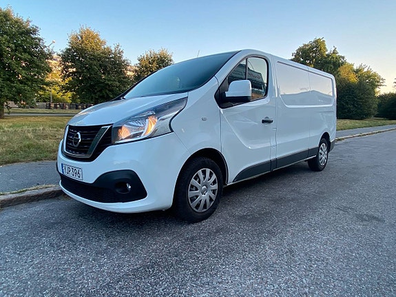Nissan NV300 9 of 21