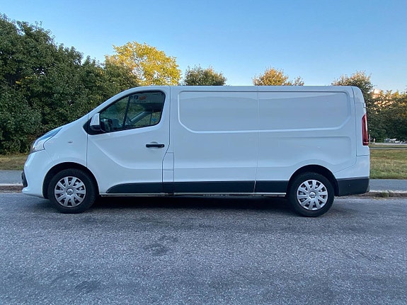 Nissan NV300 10 of 21