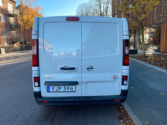 Nissan NV300 4 of 21