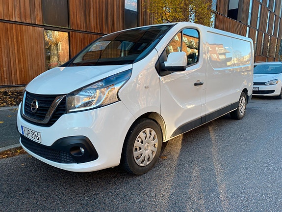 Nissan NV300 2 of 21
