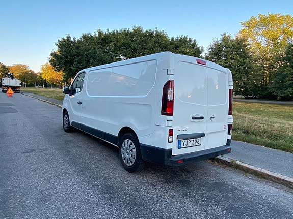 Nissan NV300 13 of 21