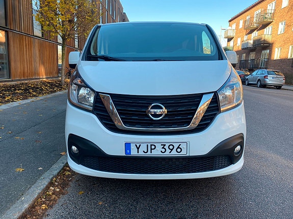 Nissan NV300 8 of 21