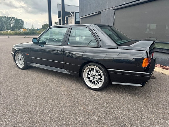 BMW M3 4 of 5