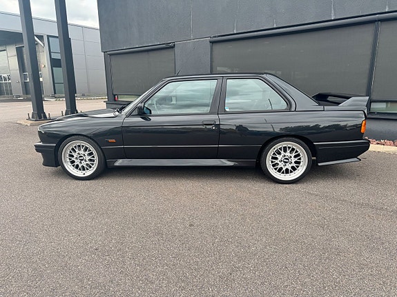 BMW M3 3 of 5
