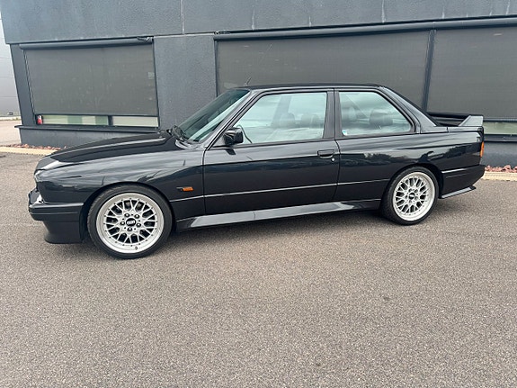 BMW M3 2 of 5