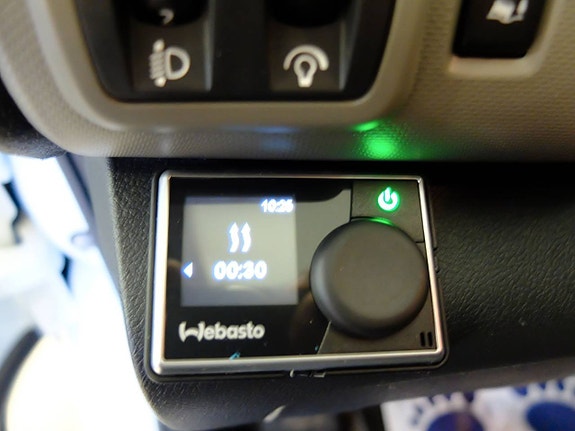 Nissan NV300 5 of 5