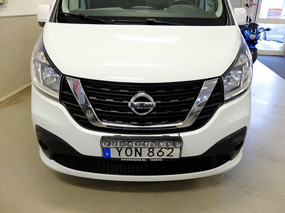Nissan NV300 2 of 5