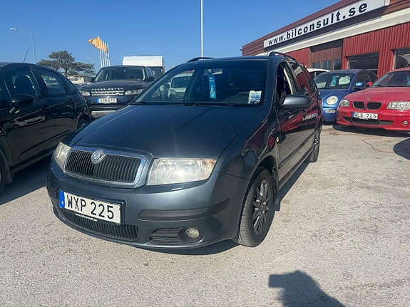 Skoda Fabia 2 of 5