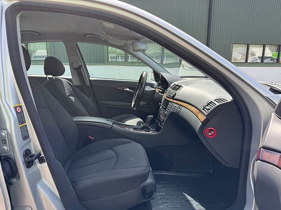 Mercedes-Benz E200 11 of 16