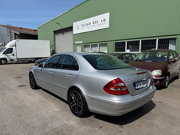 Mercedes-Benz E200 6 of 16