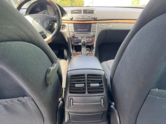 Mercedes-Benz E200 15 of 16