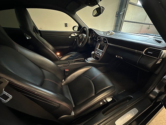 Porsche 911 Turbo 13 of 27