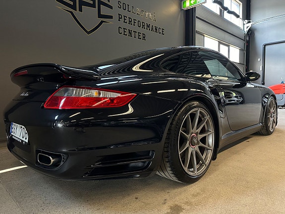 Porsche 911 Turbo 10 of 27