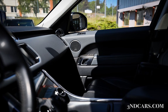 Land Rover Range Rover Sport 15 of 17
