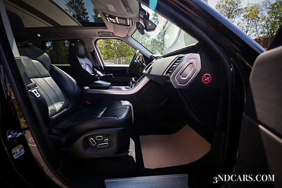 Land Rover Range Rover Sport 16 of 17