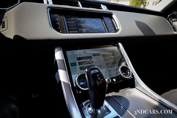 Land Rover Range Rover Sport 12 of 17