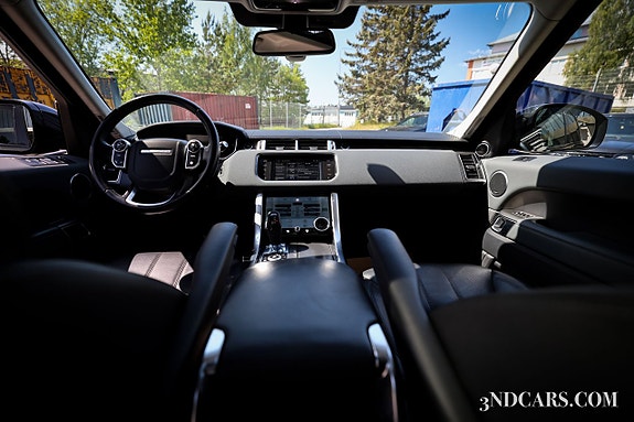 Land Rover Range Rover Sport 14 of 17
