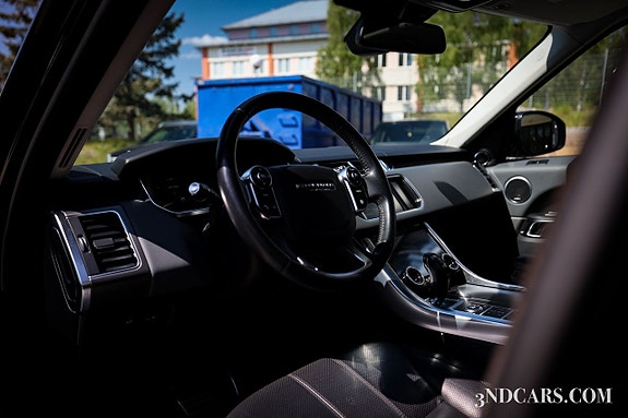 Land Rover Range Rover Sport 10 of 17