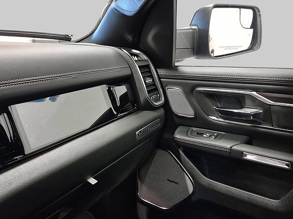 Dodge RAM 1500 10 of 15