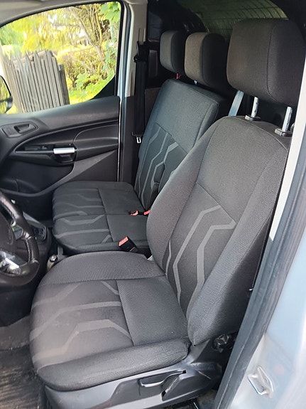 Ford Transit Connect 8 of 18