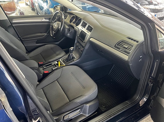 Volkswagen Golf VII 12 of 16
