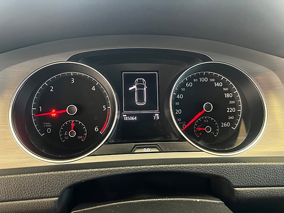 Volkswagen Golf VII 11 of 16