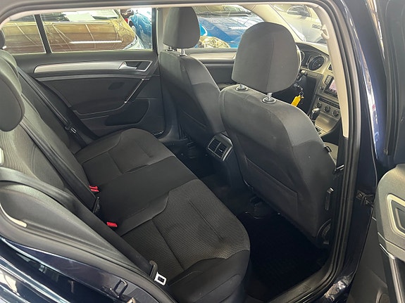 Volkswagen Golf VII 8 of 16
