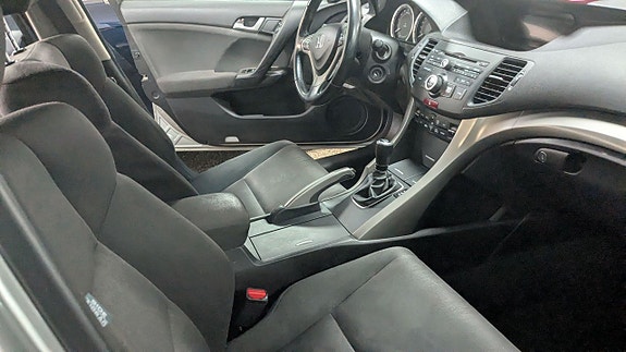 Honda Accord 2 of 5