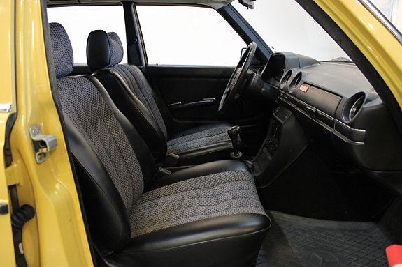 Mercedes-Benz W123 9 of 12