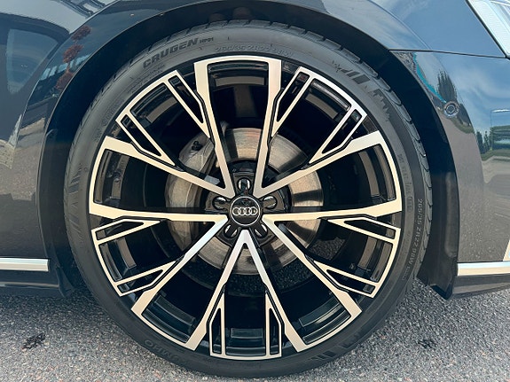 Audi A8 8 of 26