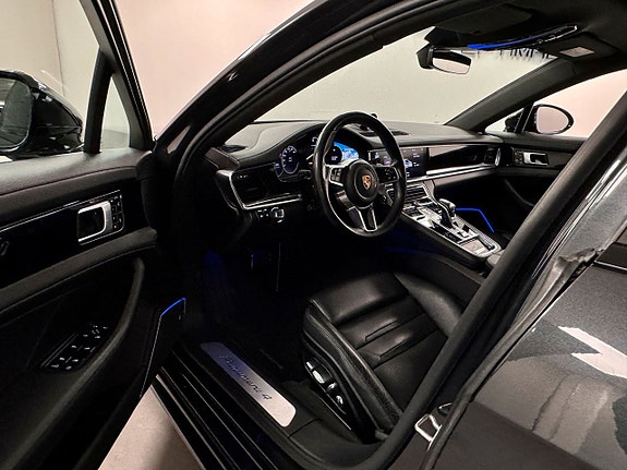 Porsche Panamera 4 3 of 5