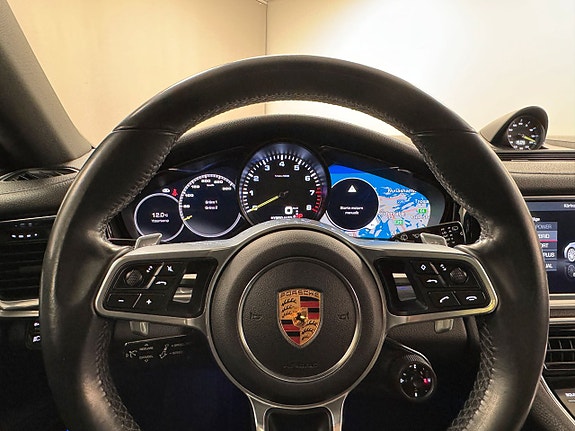 Porsche Panamera 4 4 of 5